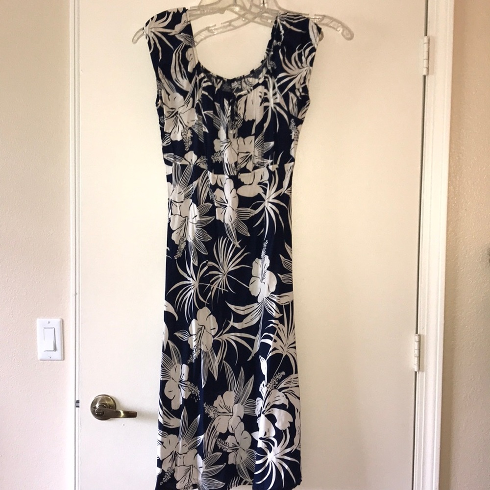 Hibiscus print Hawaiian dress 🌺🏝
